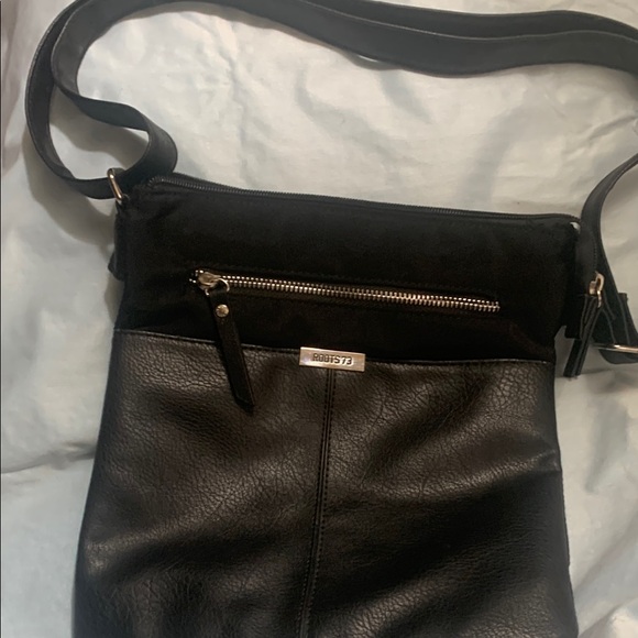 Roots cross body bag/purse black 2 good size pockets and an inner zip one - Picture 1 of 12